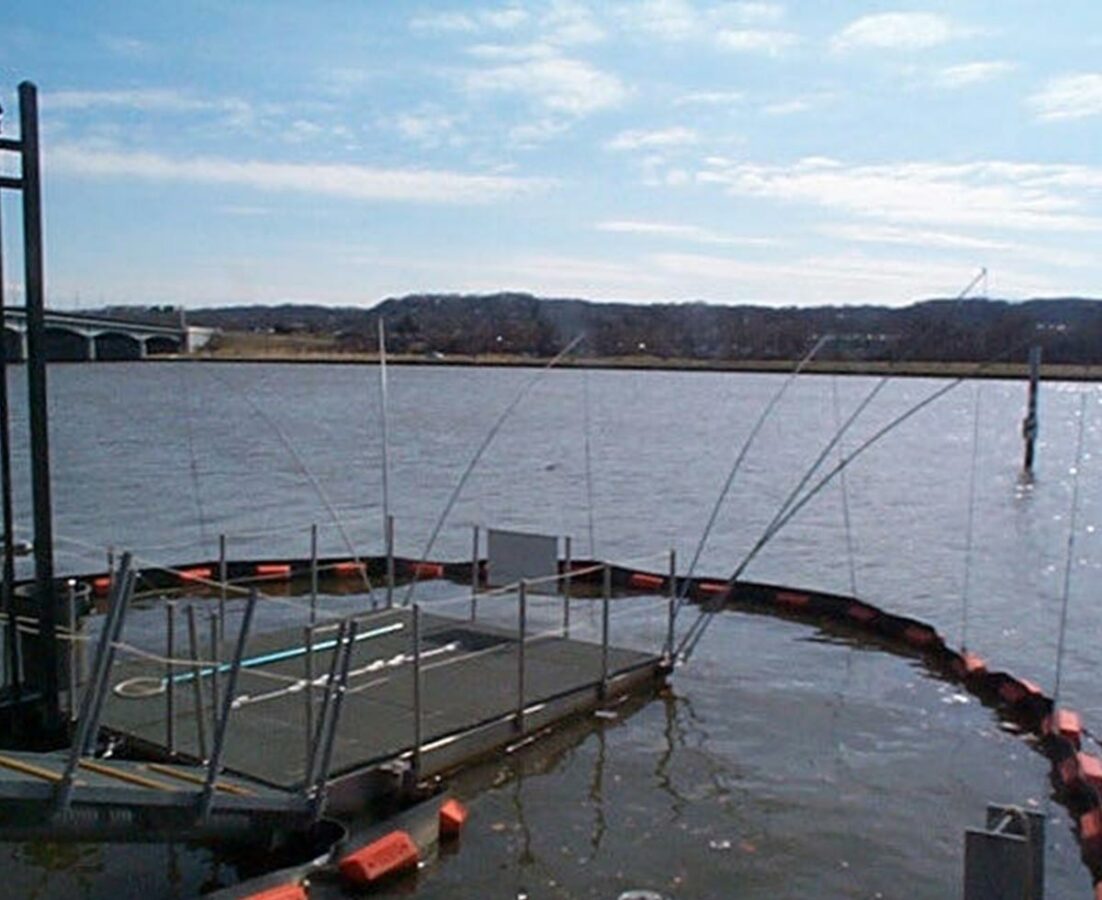 Floating Trash Updraft Floating TrashTrap on the Anacostia River in Washington DC | StormTrap ...